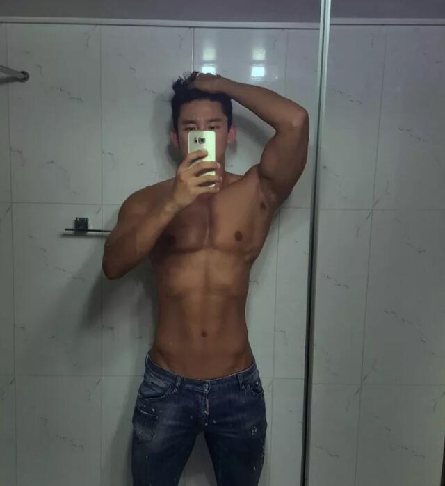 “宁泽涛”兼职泳池模特性感到炸裂！盯档猫都说他实力不俗！！ - 51虹马