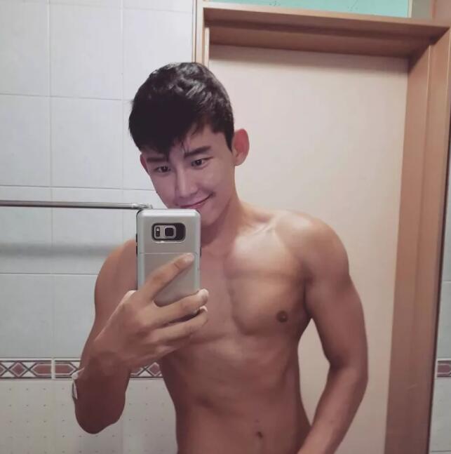 “宁泽涛”兼职泳池模特性感到炸裂！盯档猫都说他实力不俗！！ - 51虹马