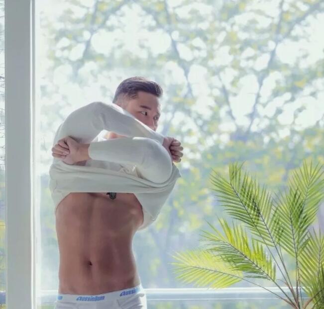 “宁泽涛”兼职泳池模特性感到炸裂!盯档猫都说他实力不俗!! - 51虹马 “宁泽涛”兼职泳池模特性感到炸裂!盯档猫都说他实力不俗!! - 51虹马