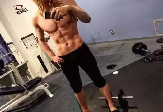 25岁牛郎界帝王！一晚3千万一年赚1亿，私底下却是土味情话大佬！ - 51虹马