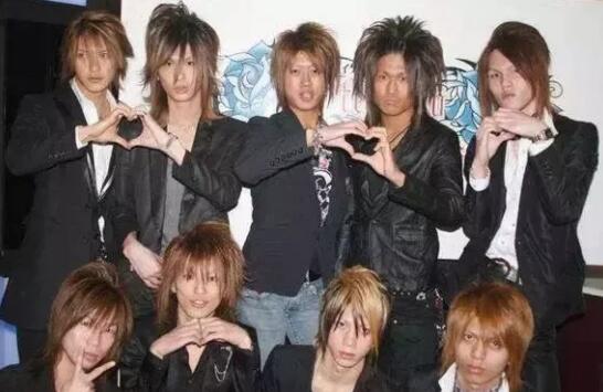 25岁牛郎界帝王！一晚3千万一年赚1亿，私底下却是土味情话大佬！ - 51虹马