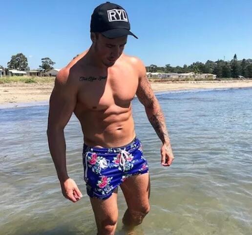 肌肉电工自爆：醉酒后与足球队员发生关系 - 51虹马