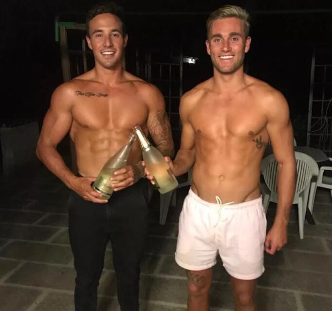 肌肉电工自爆：醉酒后与足球队员发生关系 - 51虹马