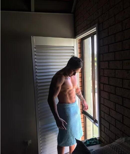 肌肉电工自爆：醉酒后与足球队员发生关系 - 51虹马