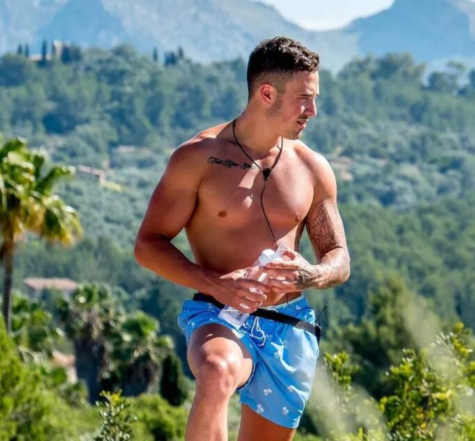 肌肉电工自爆：醉酒后与足球队员发生关系 - 51虹马