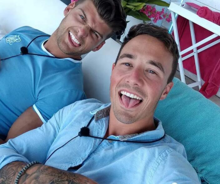 肌肉电工自爆：醉酒后与足球队员发生关系 - 51虹马