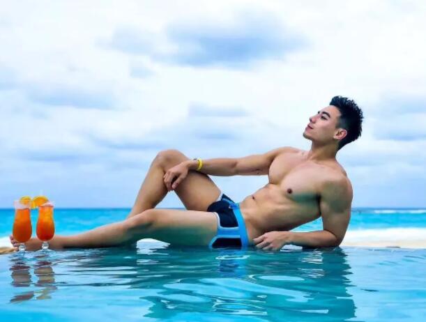 大胸筋肉男团成员俬拍写真被曝！被公司雪藏之后，INS彻底放开自我…… - 51虹马