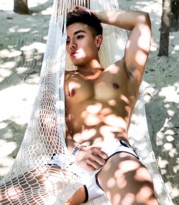 大胸筋肉男团成员俬拍写真被曝！被公司雪藏之后，INS彻底放开自我…… - 51虹马