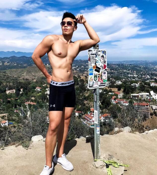 大胸筋肉男团成员俬拍写真被曝！被公司雪藏之后，INS彻底放开自我…… - 51虹马