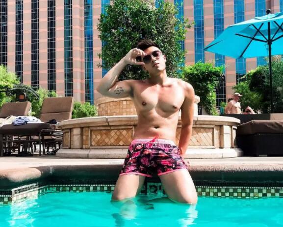 大胸筋肉男团成员俬拍写真被曝！被公司雪藏之后，INS彻底放开自我…… - 51虹马