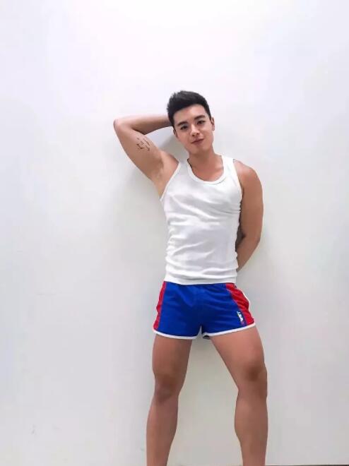 大胸筋肉男团成员俬拍写真被曝！被公司雪藏之后，INS彻底放开自我…… - 51虹马