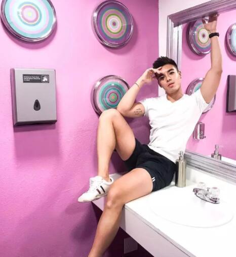 大胸筋肉男团成员俬拍写真被曝！被公司雪藏之后，INS彻底放开自我…… - 51虹马