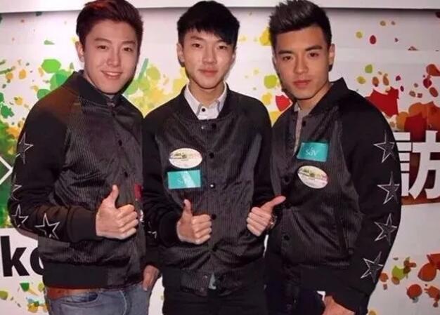 大胸筋肉男团成员俬拍写真被曝!被公司雪藏之后,INS彻底放开自我…… - 51虹马 大胸筋肉男团成员俬拍写真被曝!被公司雪藏之后,INS彻底放开自我…… - 51虹马