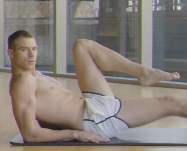 美国最火的两位新生代男模化身八十年代健身男孩！想跟他们做运动！ - 51虹马