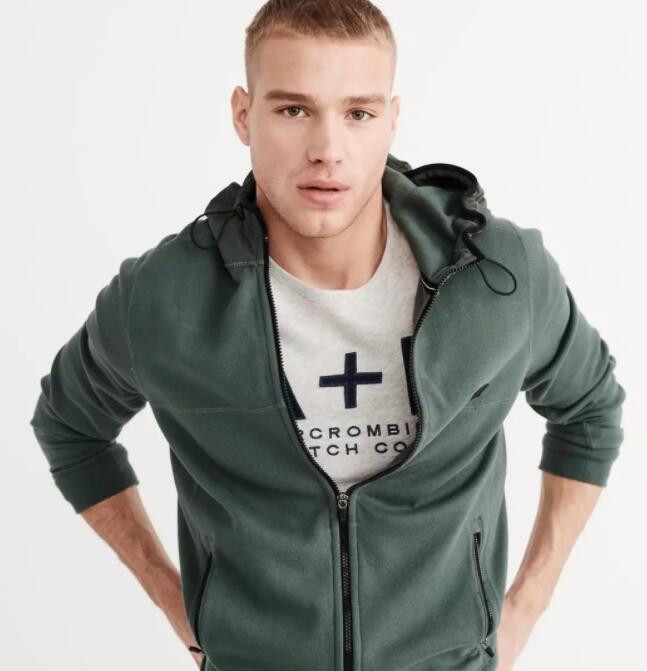 美国最火的两位新生代男模化身八十年代健身男孩！想跟他们做运动！ - 51虹马