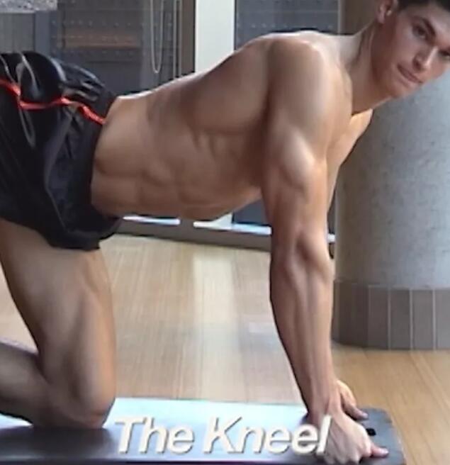 美国最火的两位新生代男模化身八十年代健身男孩！想跟他们做运动！ - 51虹马