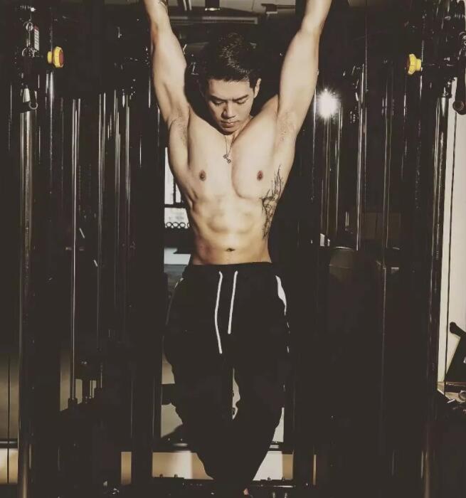 看点∣给胸肌买保险?盯档猫最爱的翘臀健身教练兼禸褲男模,网传男神…… - 51虹马 看点∣给胸肌买保险?盯档猫最爱的翘臀健身教练兼禸褲男模,网传男神…… - 51虹马