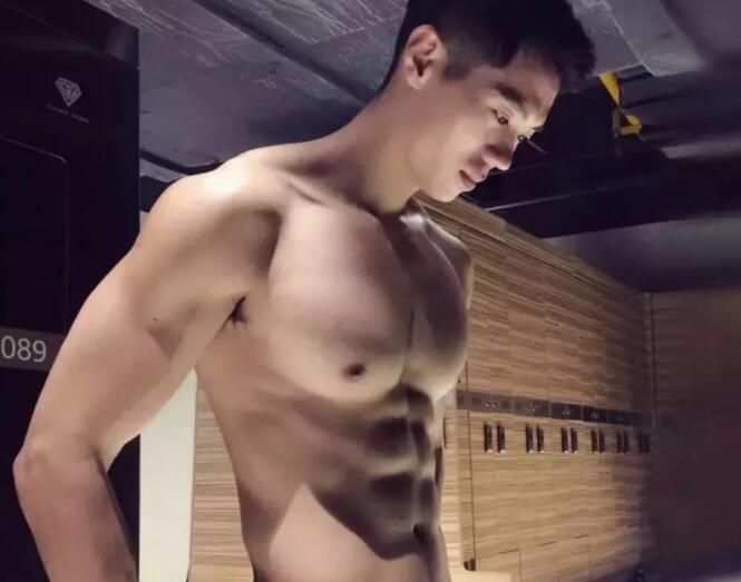 看点∣给胸肌买保险?盯档猫最爱的翘臀健身教练兼禸褲男模,网传男神…… - 51虹马 看点∣给胸肌买保险?盯档猫最爱的翘臀健身教练兼禸褲男模,网传男神…… - 51虹马