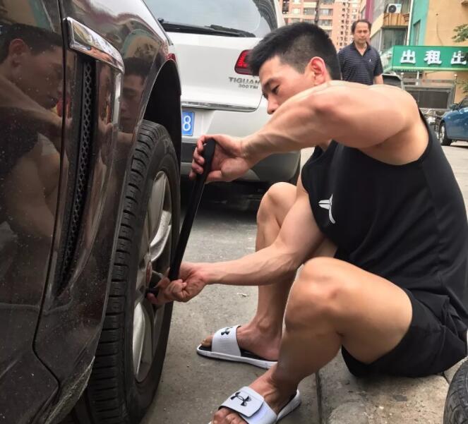 看点∣肌肉网红网球小哥,海边清凉照+健身房心机秀翘臀,越玩越大了惹~ - 51虹马 看点∣肌肉网红网球小哥,海边清凉照+健身房心机秀翘臀,越玩越大了惹~ - 51虹马