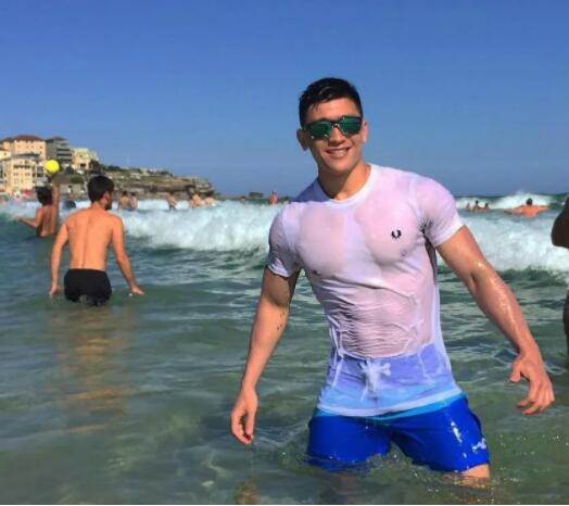 看点∣肌肉网红网球小哥,海边清凉照+健身房心机秀翘臀,越玩越大了惹~ - 51虹马 看点∣肌肉网红网球小哥,海边清凉照+健身房心机秀翘臀,越玩越大了惹~ - 51虹马