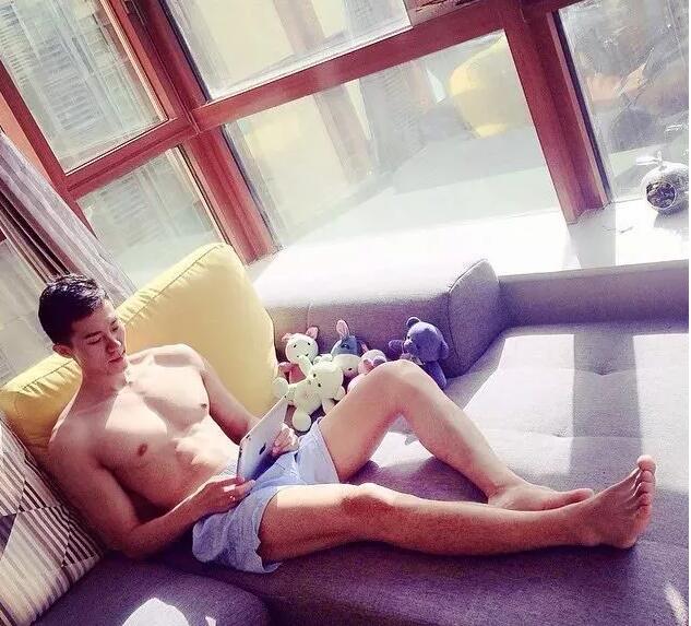 看点∣给胸肌买保险?盯档猫最爱的翘臀健身教练兼禸褲男模,网传男神…… - 51虹马 看点∣给胸肌买保险?盯档猫最爱的翘臀健身教练兼禸褲男模,网传男神…… - 51虹马