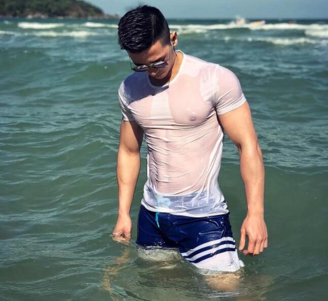 看点∣肌肉网红网球小哥,海边清凉照+健身房心机秀翘臀,越玩越大了惹~ - 51虹马 看点∣肌肉网红网球小哥,海边清凉照+健身房心机秀翘臀,越玩越大了惹~ - 51虹马