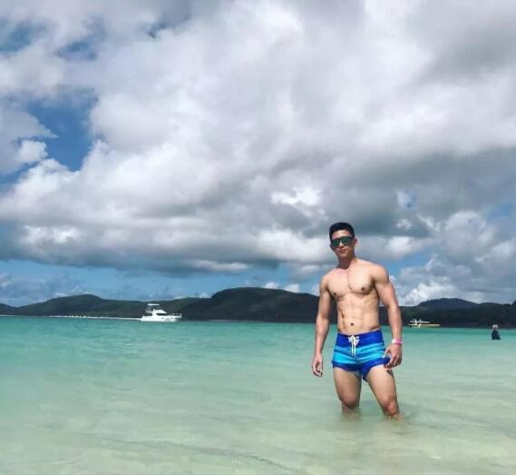 看点∣肌肉网红网球小哥,海边清凉照+健身房心机秀翘臀,越玩越大了惹~ - 51虹马 看点∣肌肉网红网球小哥,海边清凉照+健身房心机秀翘臀,越玩越大了惹~ - 51虹马