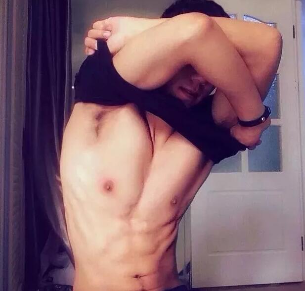 看点∣给胸肌买保险?盯档猫最爱的翘臀健身教练兼禸褲男模,网传男神…… - 51虹马 看点∣给胸肌买保险?盯档猫最爱的翘臀健身教练兼禸褲男模,网传男神…… - 51虹马