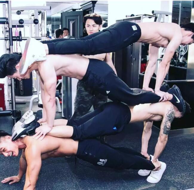 看点∣给胸肌买保险？盯档猫最爱的翘臀健身教练兼禸褲男模，网传男神…… - 51虹马