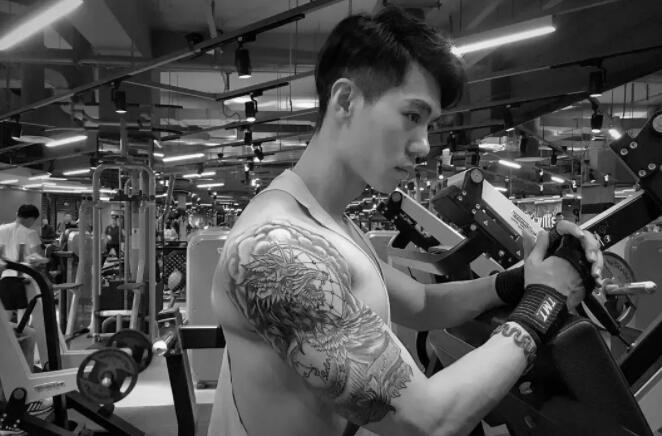 看点∣给胸肌买保险?盯档猫最爱的翘臀健身教练兼禸褲男模,网传男神…… - 51虹马 看点∣给胸肌买保险?盯档猫最爱的翘臀健身教练兼禸褲男模,网传男神…… - 51虹马