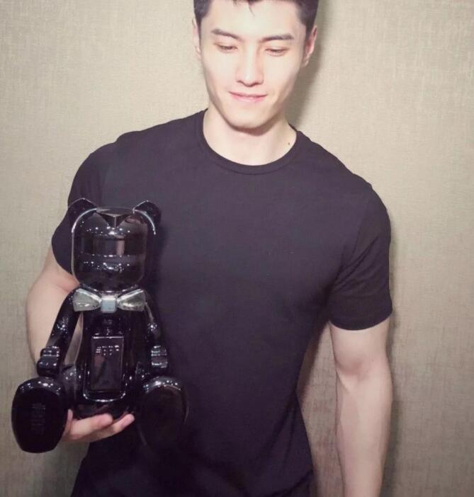 看点∣185.c.m筋肉健身教练荷尔蒙爆棚，难得的白净帅气双眼皮肌肉男！ - 51虹马