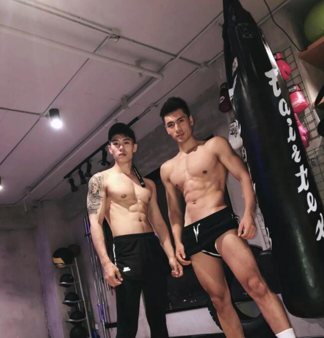 看点∣给胸肌买保险?盯档猫最爱的翘臀健身教练兼禸褲男模,网传男神…… - 51虹马 看点∣给胸肌买保险?盯档猫最爱的翘臀健身教练兼禸褲男模,网传男神…… - 51虹马