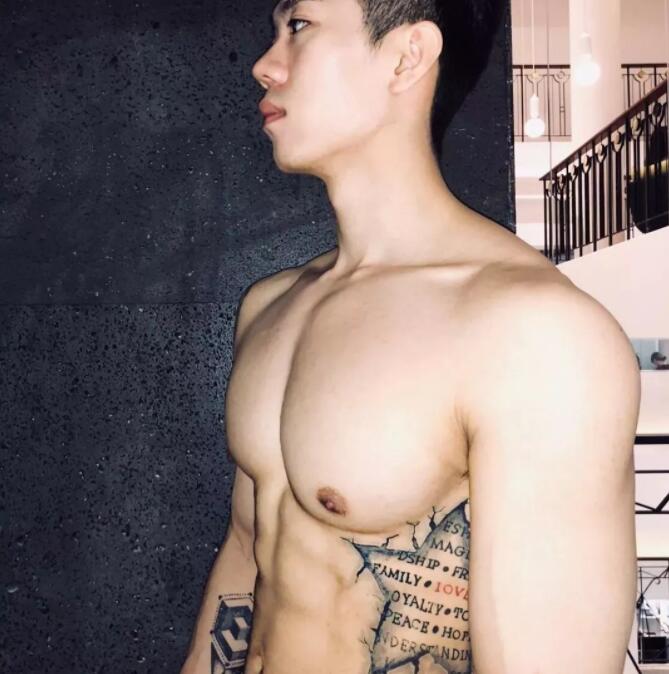 看点∣给胸肌买保险?盯档猫最爱的翘臀健身教练兼禸褲男模,网传男神…… - 51虹马 看点∣给胸肌买保险?盯档猫最爱的翘臀健身教练兼禸褲男模,网传男神…… - 51虹马