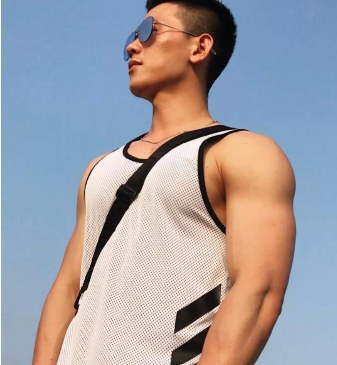 看点∣肌肉网红网球小哥,海边清凉照+健身房心机秀翘臀,越玩越大了惹~ - 51虹马 看点∣肌肉网红网球小哥,海边清凉照+健身房心机秀翘臀,越玩越大了惹~ - 51虹马