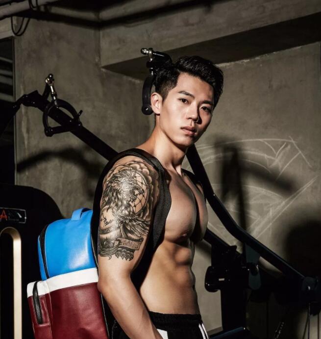 看点∣给胸肌买保险?盯档猫最爱的翘臀健身教练兼禸褲男模,网传男神…… - 51虹马 看点∣给胸肌买保险?盯档猫最爱的翘臀健身教练兼禸褲男模,网传男神…… - 51虹马