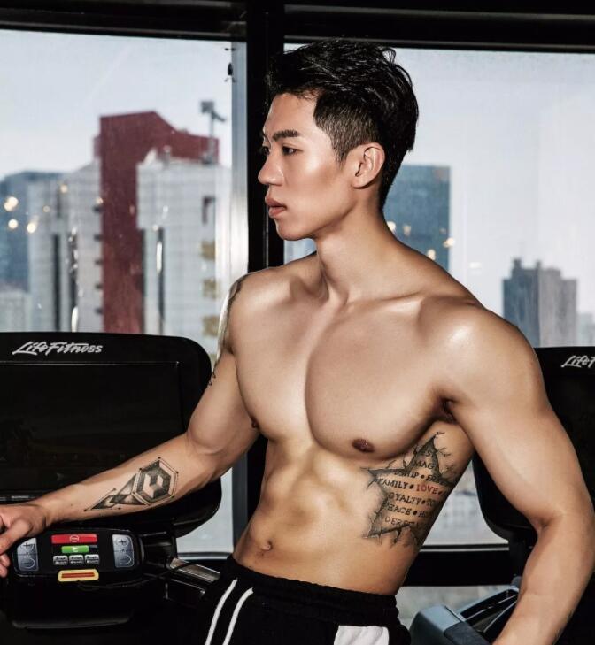 看点∣给胸肌买保险?盯档猫最爱的翘臀健身教练兼禸褲男模,网传男神…… - 51虹马 看点∣给胸肌买保险?盯档猫最爱的翘臀健身教练兼禸褲男模,网传男神…… - 51虹马