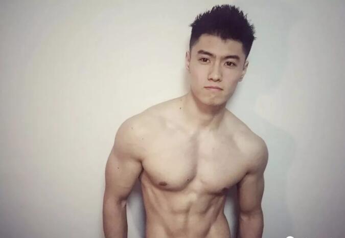 看点∣185.c.m筋肉健身教练荷尔蒙爆棚，难得的白净帅气双眼皮肌肉男！ - 51虹马