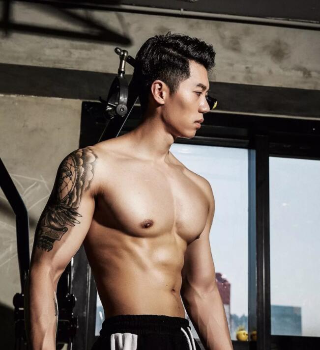 看点∣给胸肌买保险?盯档猫最爱的翘臀健身教练兼禸褲男模,网传男神…… - 51虹马 看点∣给胸肌买保险?盯档猫最爱的翘臀健身教练兼禸褲男模,网传男神…… - 51虹马