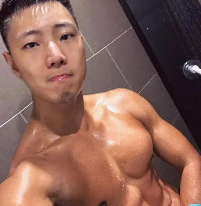 几年过去，他还是稳坐国内第一翘臀网红宝座 - 51虹马