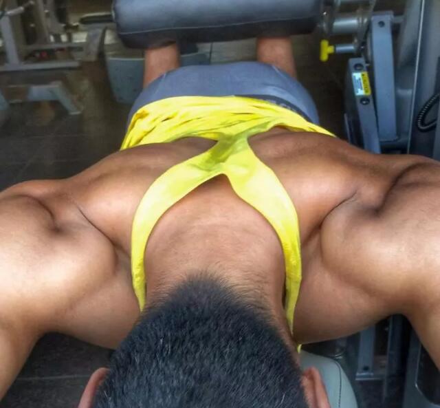 几年过去，他还是稳坐国内第一翘臀网红宝座 - 51虹马