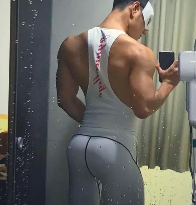 几年过去，他还是稳坐国内第一翘臀网红宝座 - 51虹马