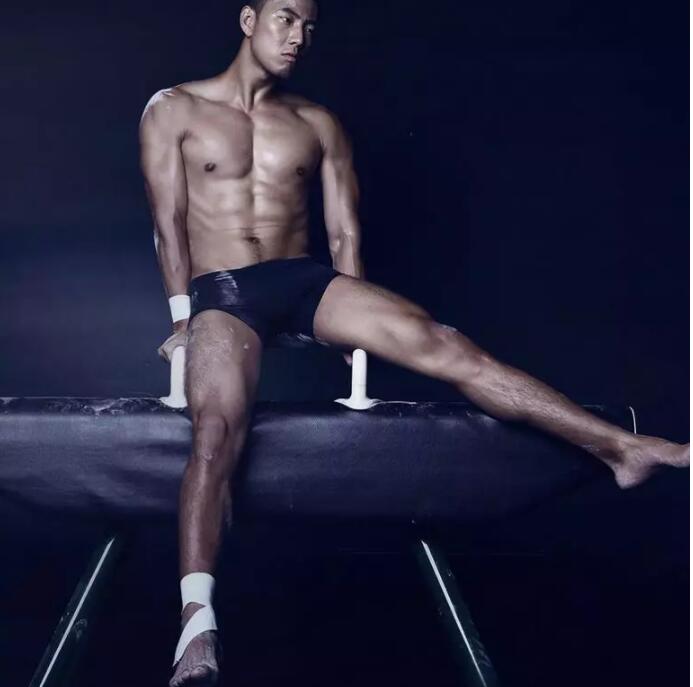 几年过去，他还是稳坐国内第一翘臀网红宝座 - 51虹马