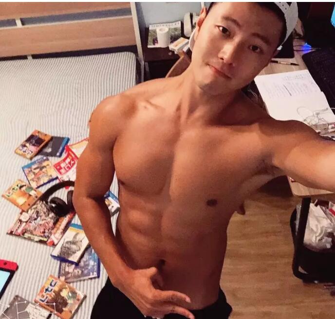 几年过去，他还是稳坐国内第一翘臀网红宝座 - 51虹马