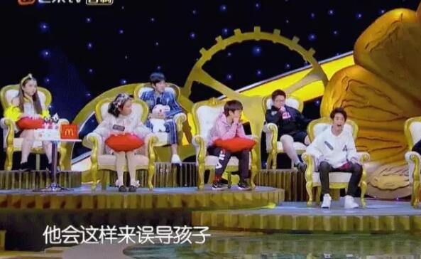 舔足、脱衣、猥亵器官，花千元就可以和男孩儿发生关系.. - 51虹马