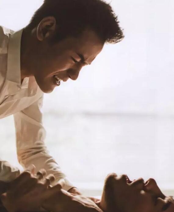 谢梓秋写真男主被爆站街，起因竟是记者设套？ - 51虹马