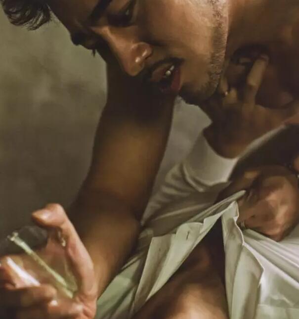 谢梓秋写真男主被爆站街，起因竟是记者设套？ - 51虹马