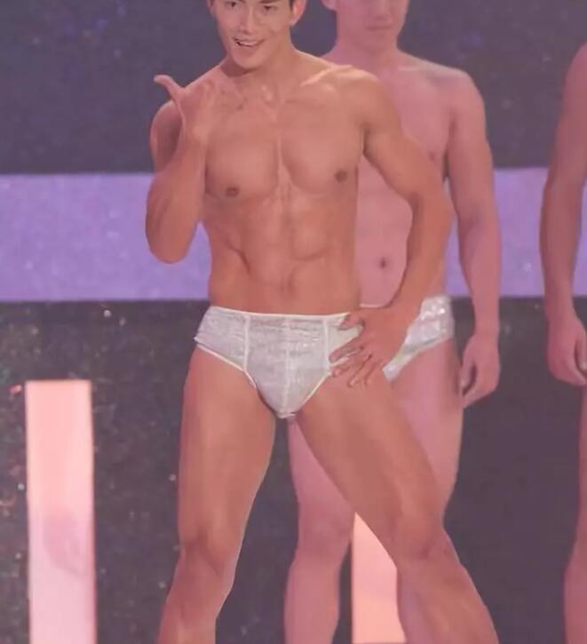 谢梓秋写真男主被爆站街，起因竟是记者设套？ - 51虹马