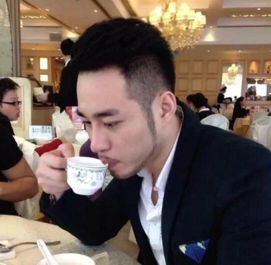 谢梓秋写真男主被爆站街，起因竟是记者设套？ - 51虹马