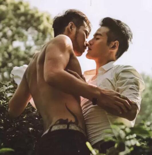 谢梓秋写真男主被爆站街，起因竟是记者设套？ - 51虹马