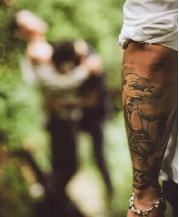 谢梓秋写真男主被爆站街，起因竟是记者设套？ - 51虹马